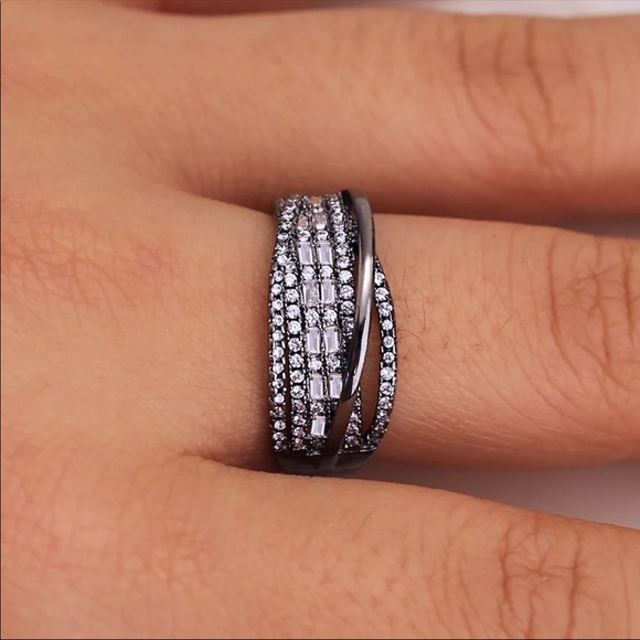 New Women’s Twine Beautiful Diamond Ring 💍 - Picture 3 of 3